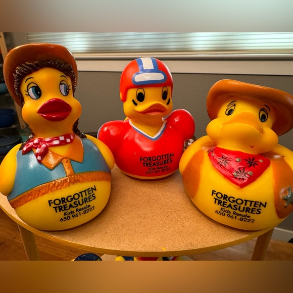 Rubber Duckie Set of 9 - Picture 3 of 4